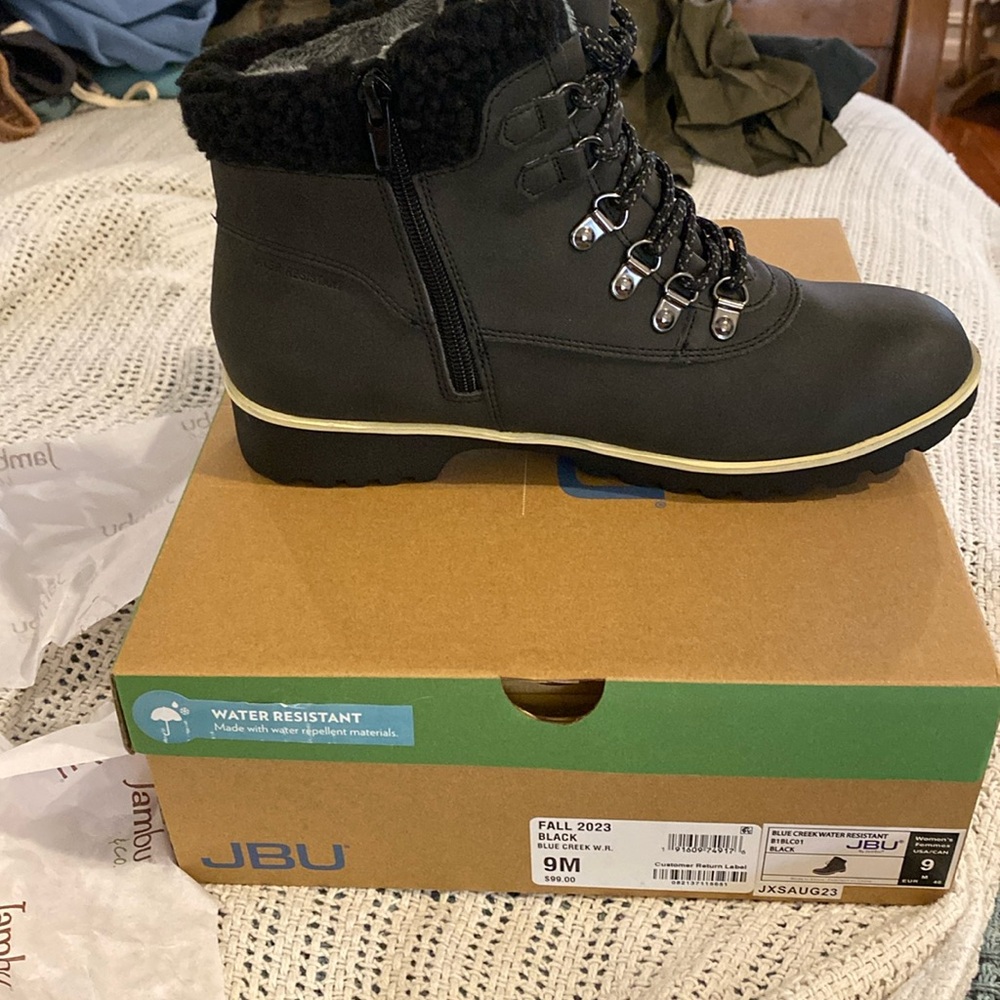Black ankle boots( Jambu)